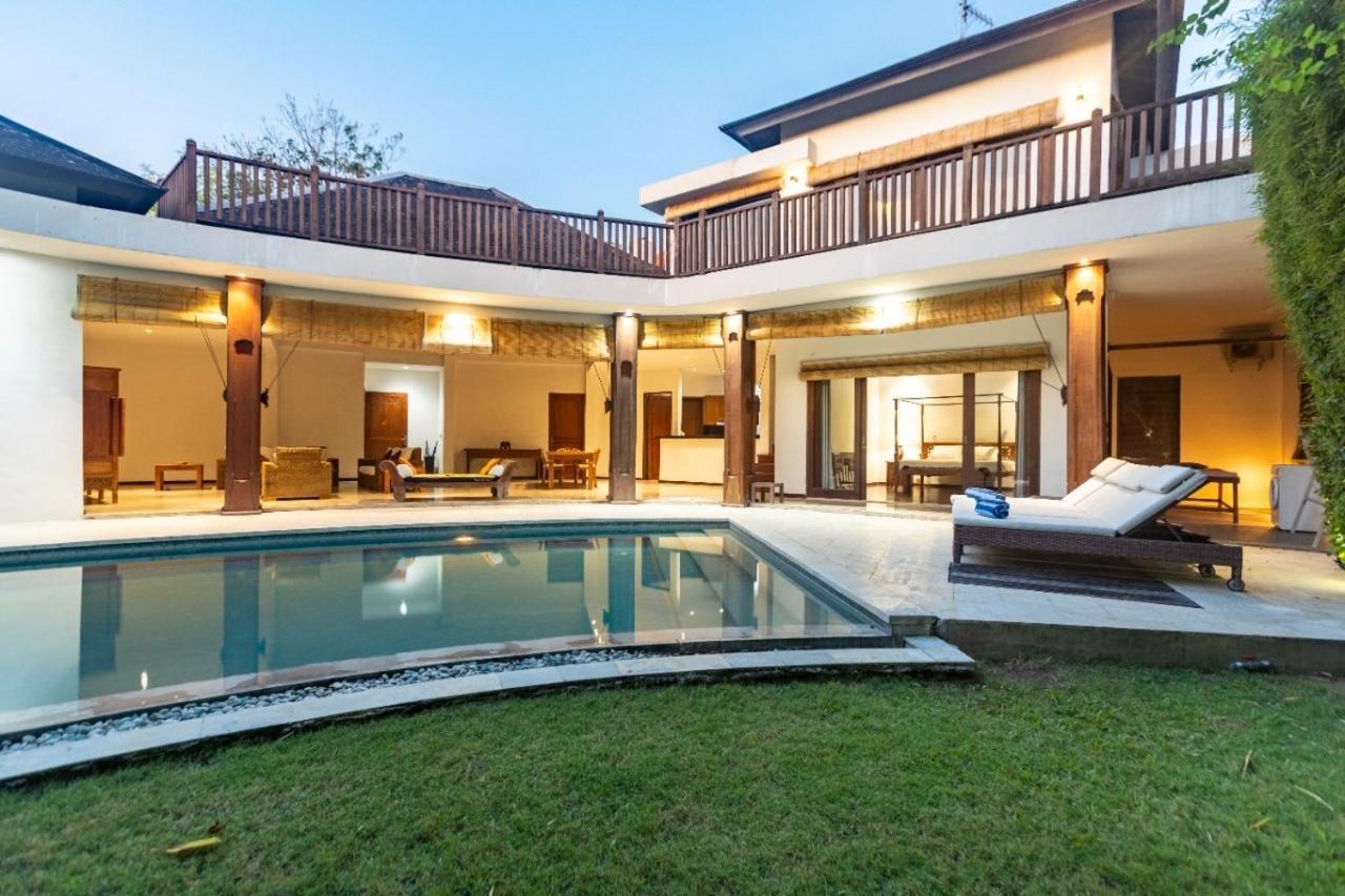 The Jovilla Canggu Exterior photo